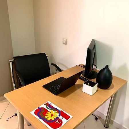 Spacious 4-Bedroom Family Home, 100M From Metro Athènes Extérieur photo