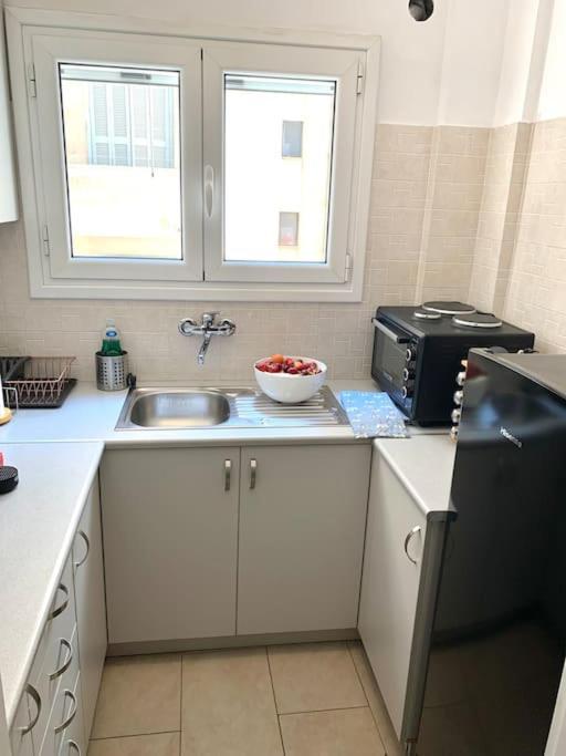 Spacious 4-Bedroom Family Home, 100M From Metro Athènes Extérieur photo