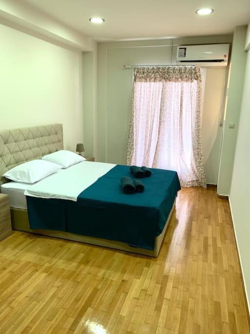 Spacious 4-Bedroom Family Home, 100M From Metro Athènes Extérieur photo