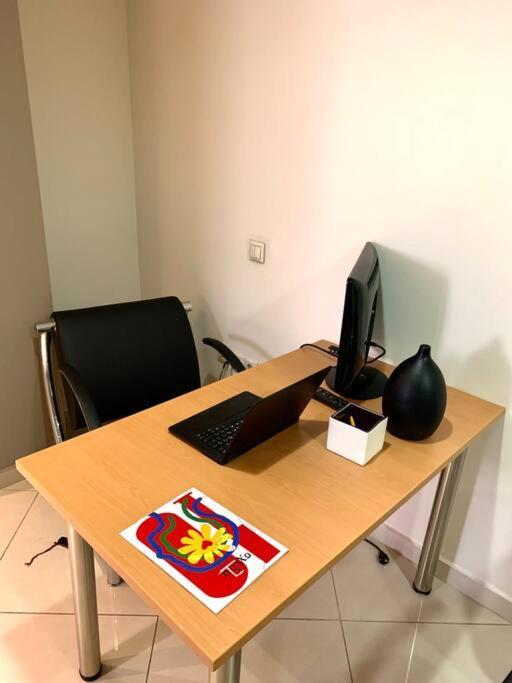 Spacious 4-Bedroom Family Home, 100M From Metro Athènes Extérieur photo