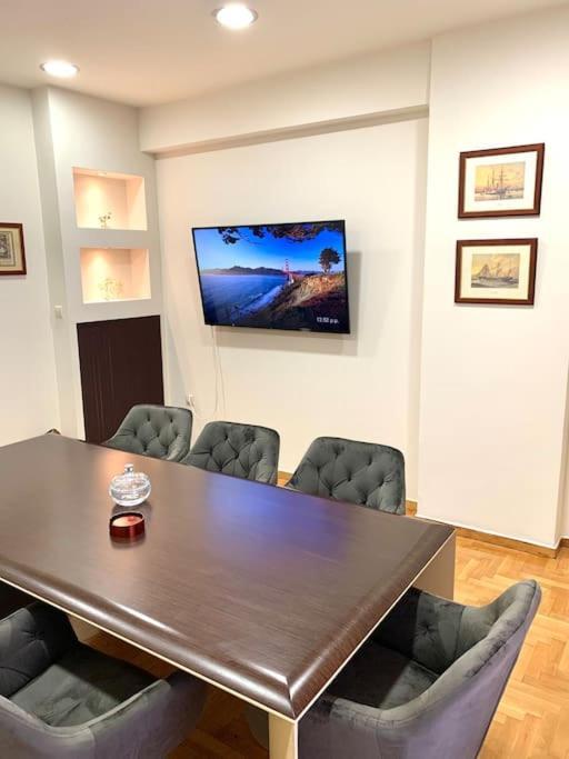 Spacious 4-Bedroom Family Home, 100M From Metro Athènes Extérieur photo